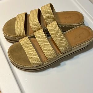 Universal Thread sandals. Size 7.5